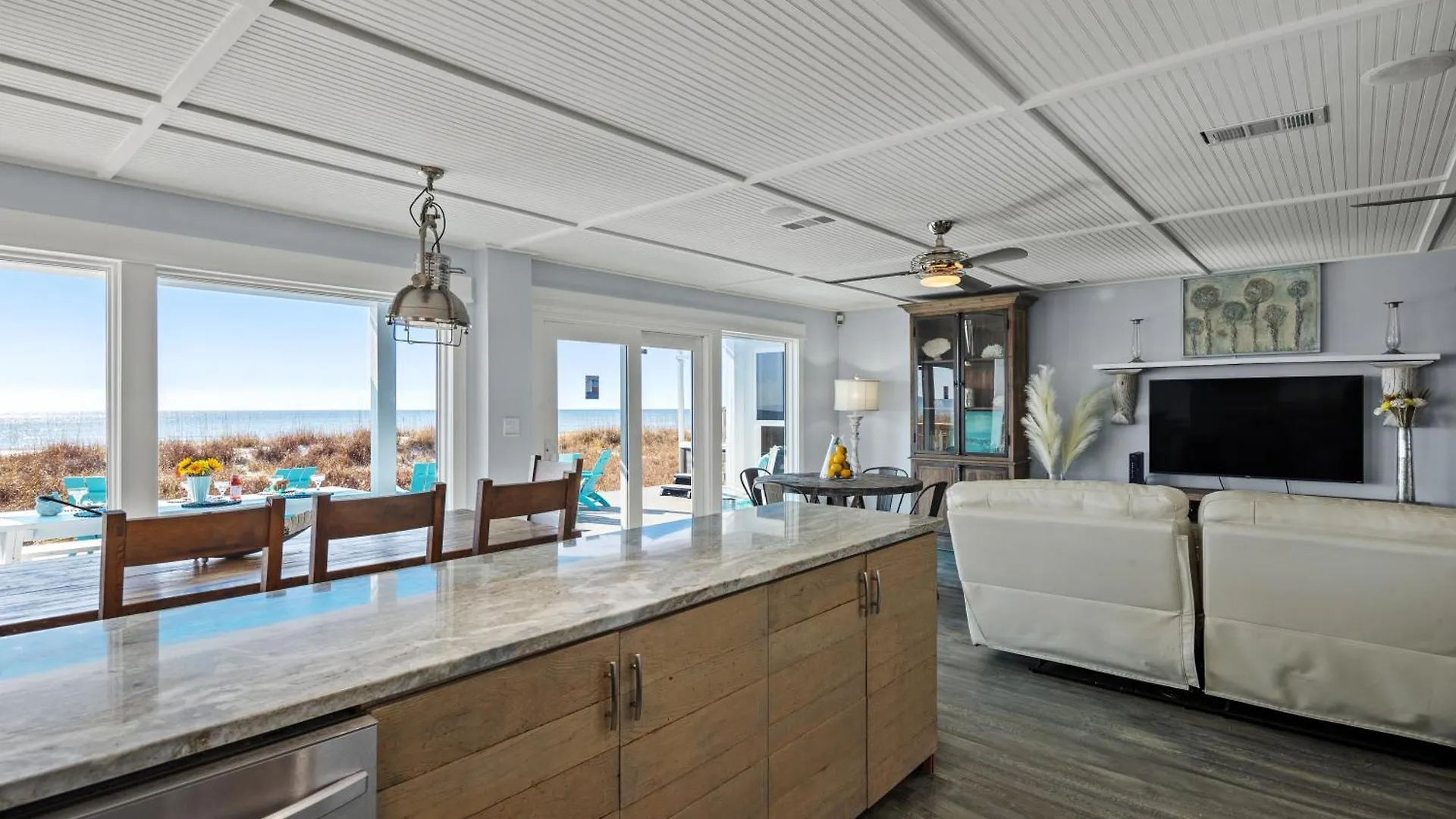 Luxury Gulf Front Property! Directly On The Beach! Sleeps 15! Panama City Beach Holiday home