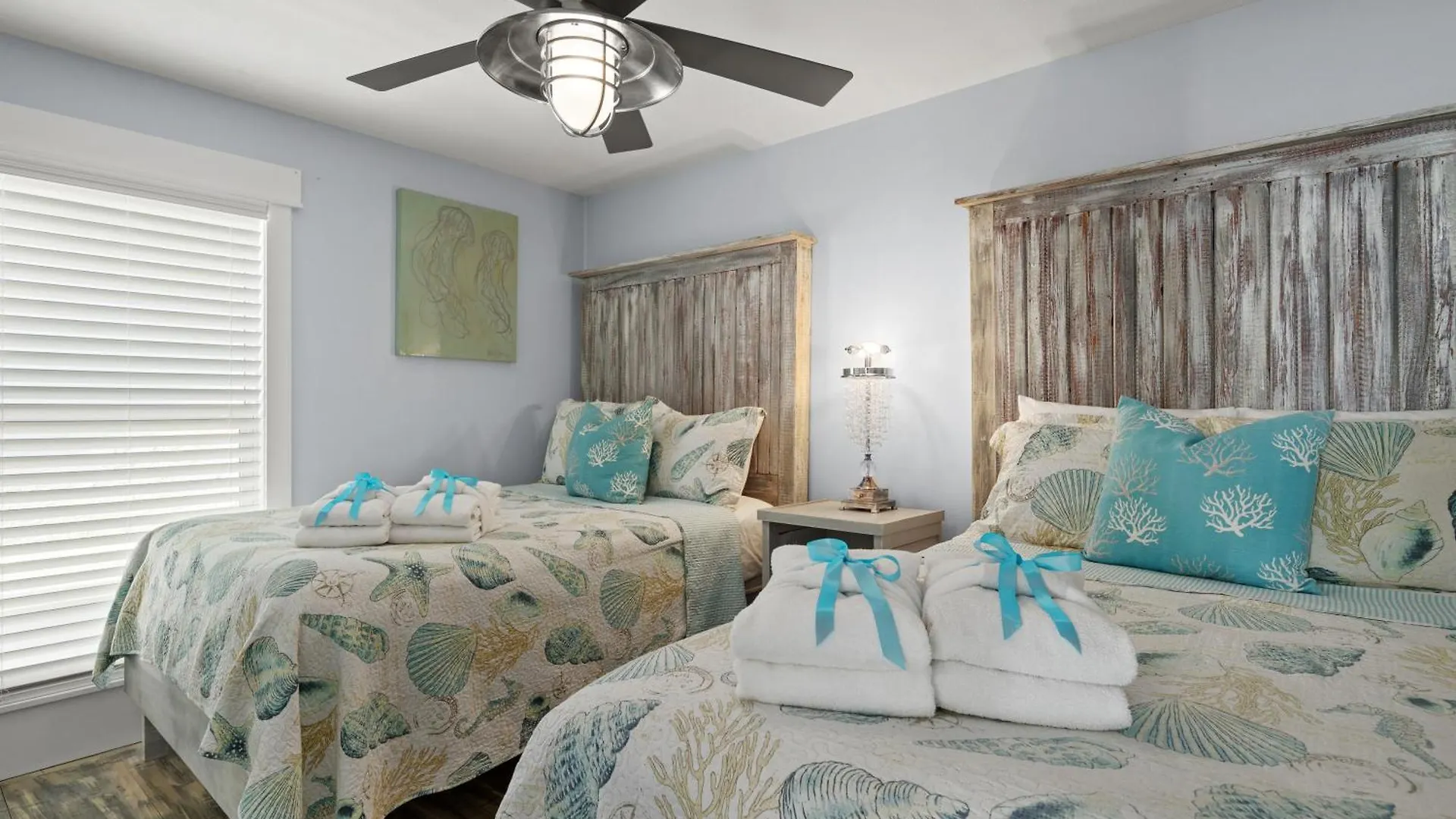 Luxury Gulf Front Property! Directly On The Beach! Sleeps 15! Panama City Beach Holiday home
