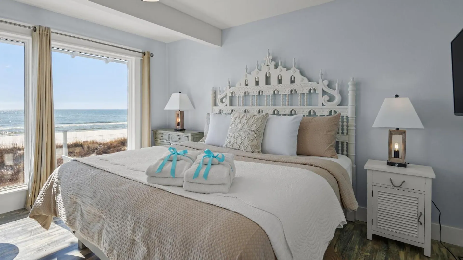Luxury Gulf Front Property! Directly On The Beach! Sleeps 15! Panama City Beach Holiday home