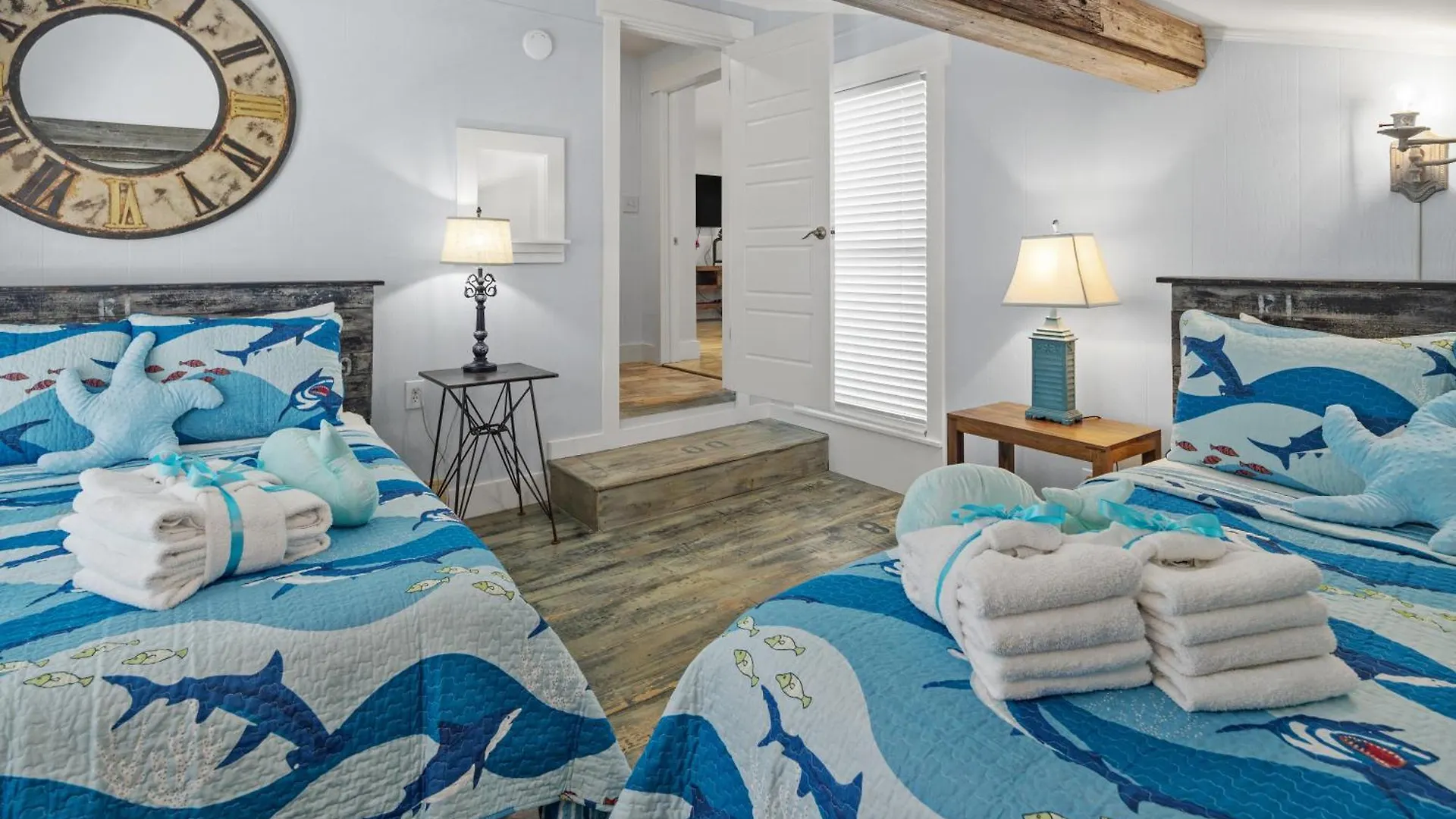 Luxury Gulf Front Property! Directly On The Beach! Sleeps 15! Panama City Beach United States